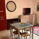 Comodo E Centrale! Apartamento