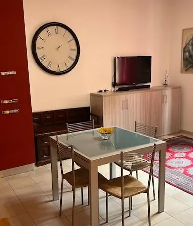 Comodo E Centrale! Apartamento